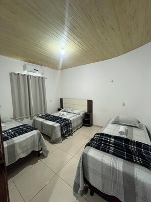 3 bedrooms, iron/ironing board, WiFi, bed sheets - Home of the Bed Sheets (Barreirinhas)