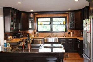 冰箱、微波炉、烤箱、炉灶