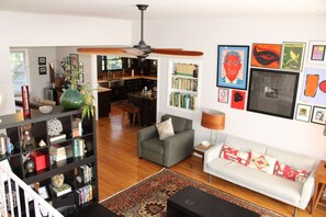 TV - Cozy Home near Five Points (Columbia)