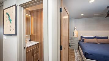 1 soverom, skrivebord, strykejern/-brett og wi-fi (inkludert)