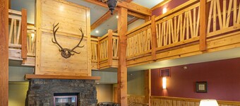 Newly Renovated Condo w Ski-In/Ski-Out Access, Hot Tub, and Fitness Facility