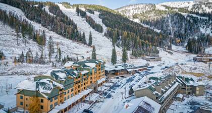 Newly Renovated Condo w Ski-In/Ski-Out Access, Hot Tub, and Fitness Facility
