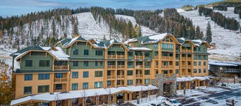 Newly Renovated Condo w Ski-In/Ski-Out Access, Hot Tub, and Fitness Facility