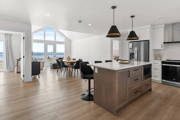 Microondas, horno, parrilla de estufa y lavavajillas