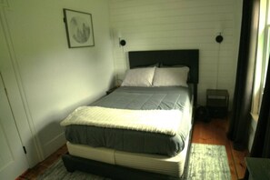 1 bedroom, desk, iron/ironing board, WiFi