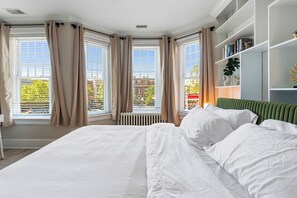 3 Schlafzimmer, Schreibtisch, Bügeleisen/Bügelbrett, Reisekinderbett