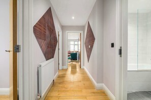 Interior - Modern Hoxton 2BR 2Bath Apartment with Balcony Sleeps 6 (Greater London)