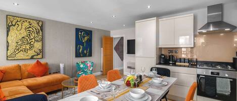 Coffee/tea maker, fridge, microwave, oven