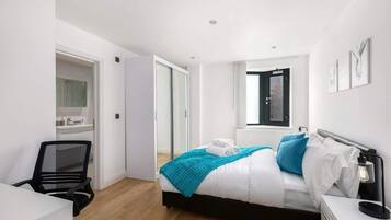 2 bedrooms, iron/ironing board, travel cot, free WiFi