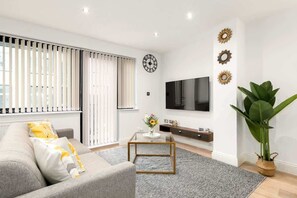 Smart TV, books - Angel 2 BR, 2 Bath Duplex with Balcony Sleeps 5 (Greater London)