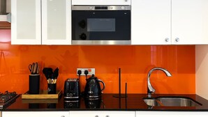 茶具/咖啡用具、冰箱、微波炉、烤箱