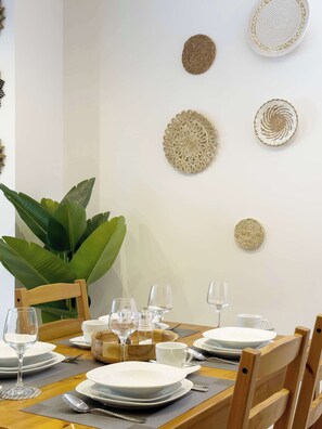 Dining - Angel 2 BR, 2 Bath Duplex with Balcony Sleeps 5 (Greater London)