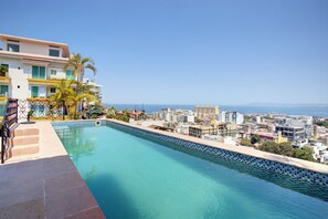 Een verwarmd zwembad