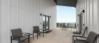 Hill Country Oasis, Pickleball court & Views of Rolling Hills!