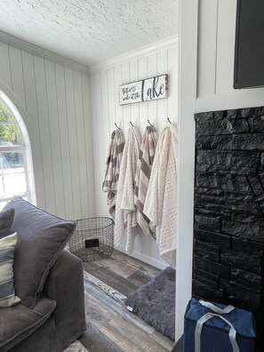 Interior - Creek-Front Getaway at Dale Hollow Lake (Albany)