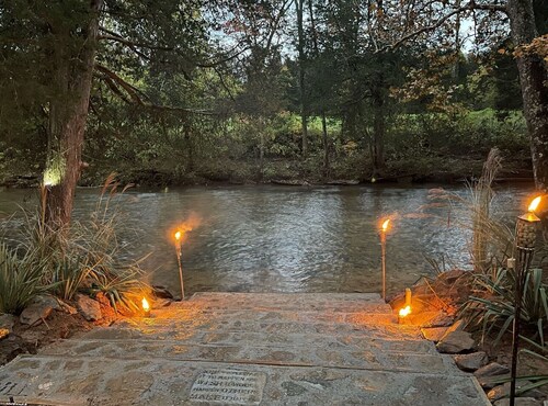 Creek-Front Getaway at Dale Hollow Lake