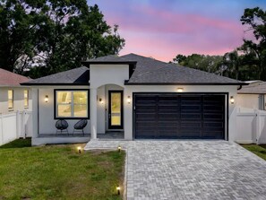 Exterior - Luxury Tampa Escape • New Build w/ Chefs Kitchen (Tampa)