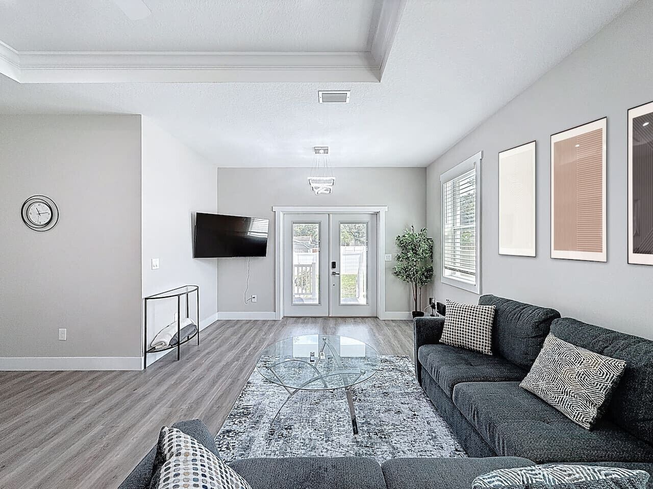 Smart TV, fireplace, offices