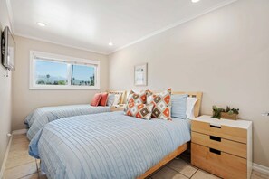 2 bedrooms, Internet - Beachfront End Unit | Ocean Views, Remodeled Kitchen & Steps to the Sand (Carpinteria)