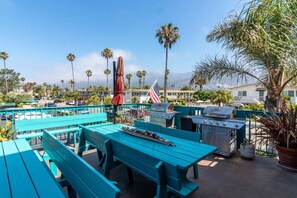 Outdoor dining - Beachfront End Unit | Ocean Views, Remodeled Kitchen & Steps to the Sand (Carpinteria)