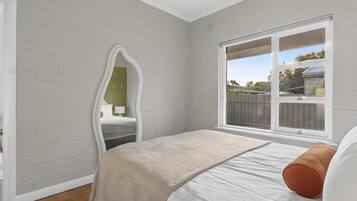 1 bedroom, desk, iron/ironing board, WiFi