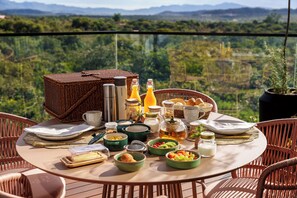 Tägliches inbegriffenes nach Wunsch zubereitetes Frühstück