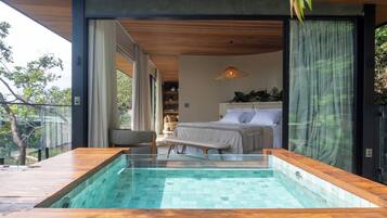 Romantische studio suite, balkon, uitzicht op bergen | Een minibar, een laptopwerkplek, gratis wifi