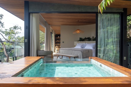 Minibar, espacio para trabajar con laptop y wifi gratis . Majulê Ecolodge