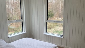4 bedrooms, in-room safe, free WiFi