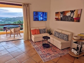 Smart TV, fireplace