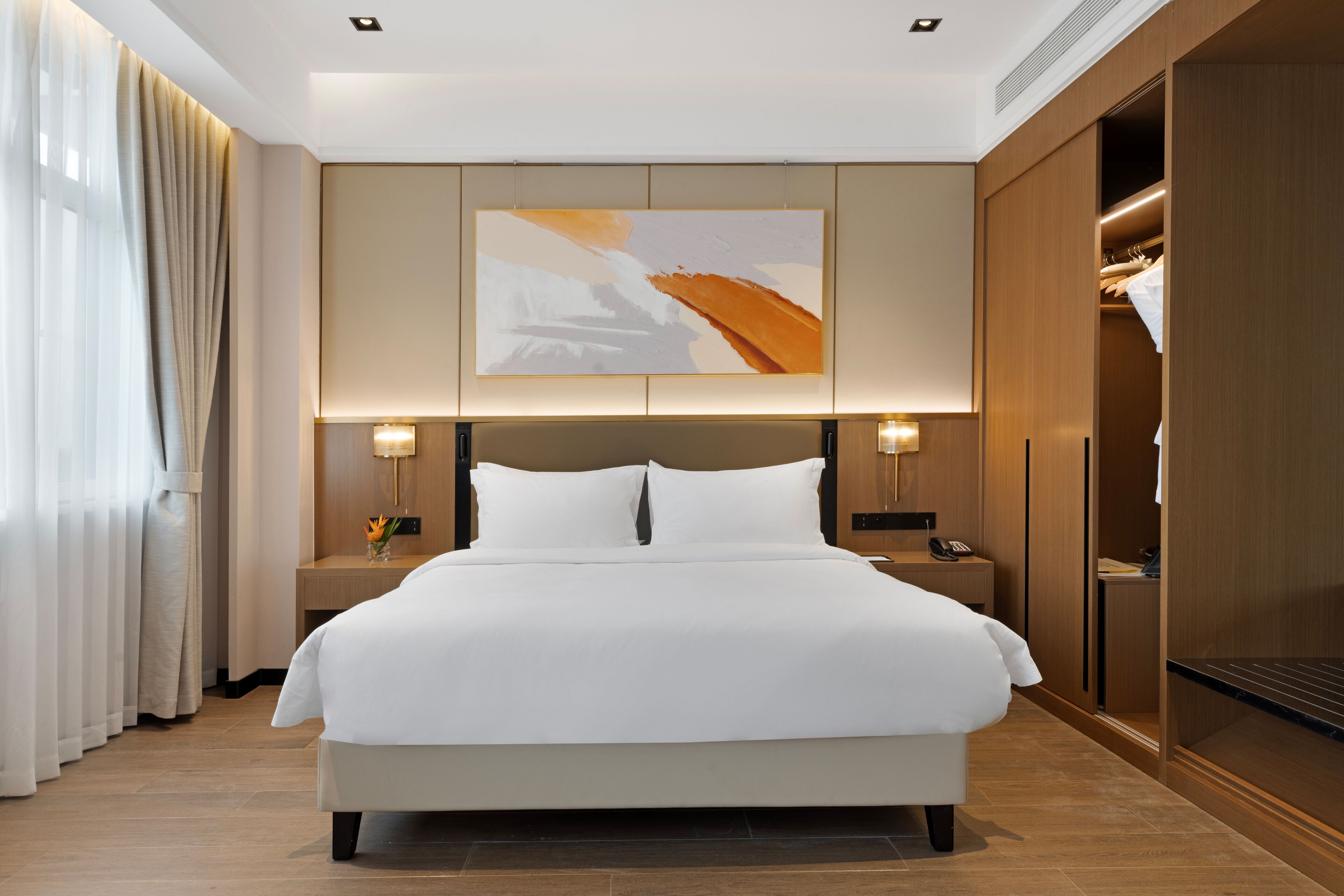 Caja de seguridad en la habitación y escritorio 