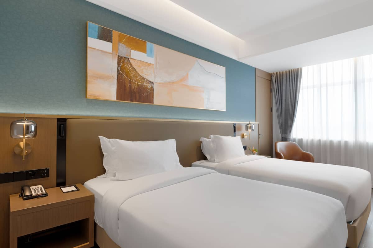 Executive-rum - 2 enkelsängar | Värdeförvaringsskåp på rummet, skrivbord och arbetsyta för laptop