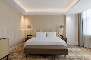 Presidential Suite, 1 King Bed | In-room safe, desk, laptop workspace, blackout drapes