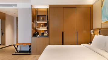 Camera Executive, 1 letto king, accesso in sedia a rotelle | Una cassaforte in camera, una scrivania, postazione laptop