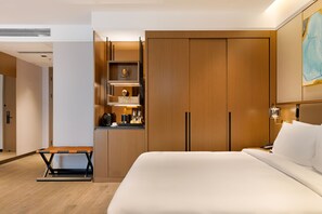 Executive Room, 1 King Bed, Mobility Accessible | In-room safe, desk, laptop workspace, blackout drapes