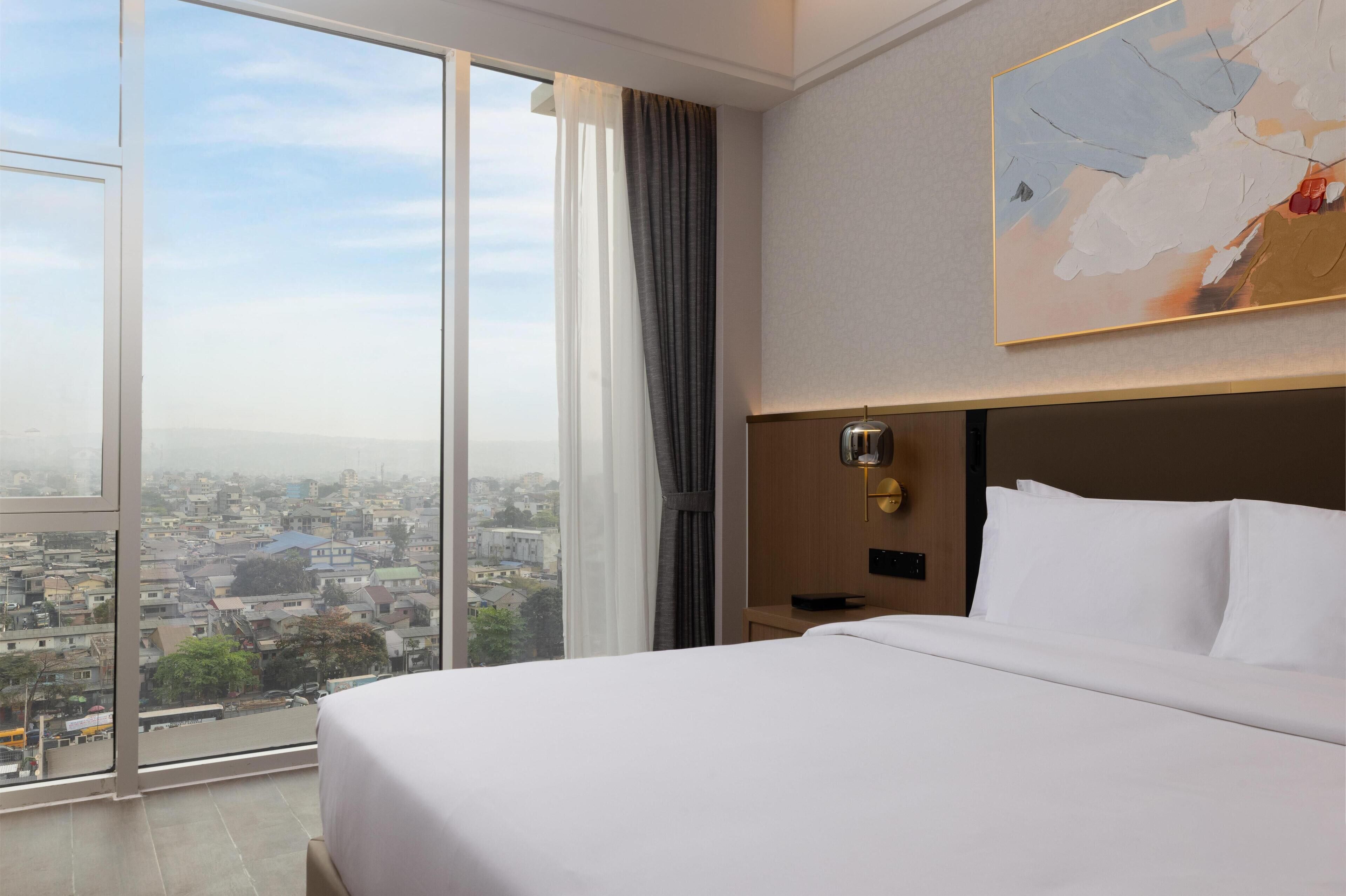 Caja de seguridad en la habitación y escritorio 