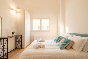 3 bedrooms, WiFi, bed sheets - Angelina house - Sea Front Loft (Bari)