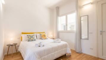 1 Schlafzimmer, Schreibtisch, WLAN, Bettwäsche