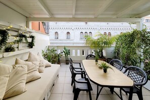 屋外ダイニングエリア