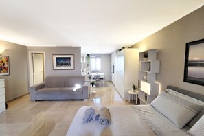 1 bedroom, WiFi, bed sheets - Bianca - Luxury Penthouse (Bari)