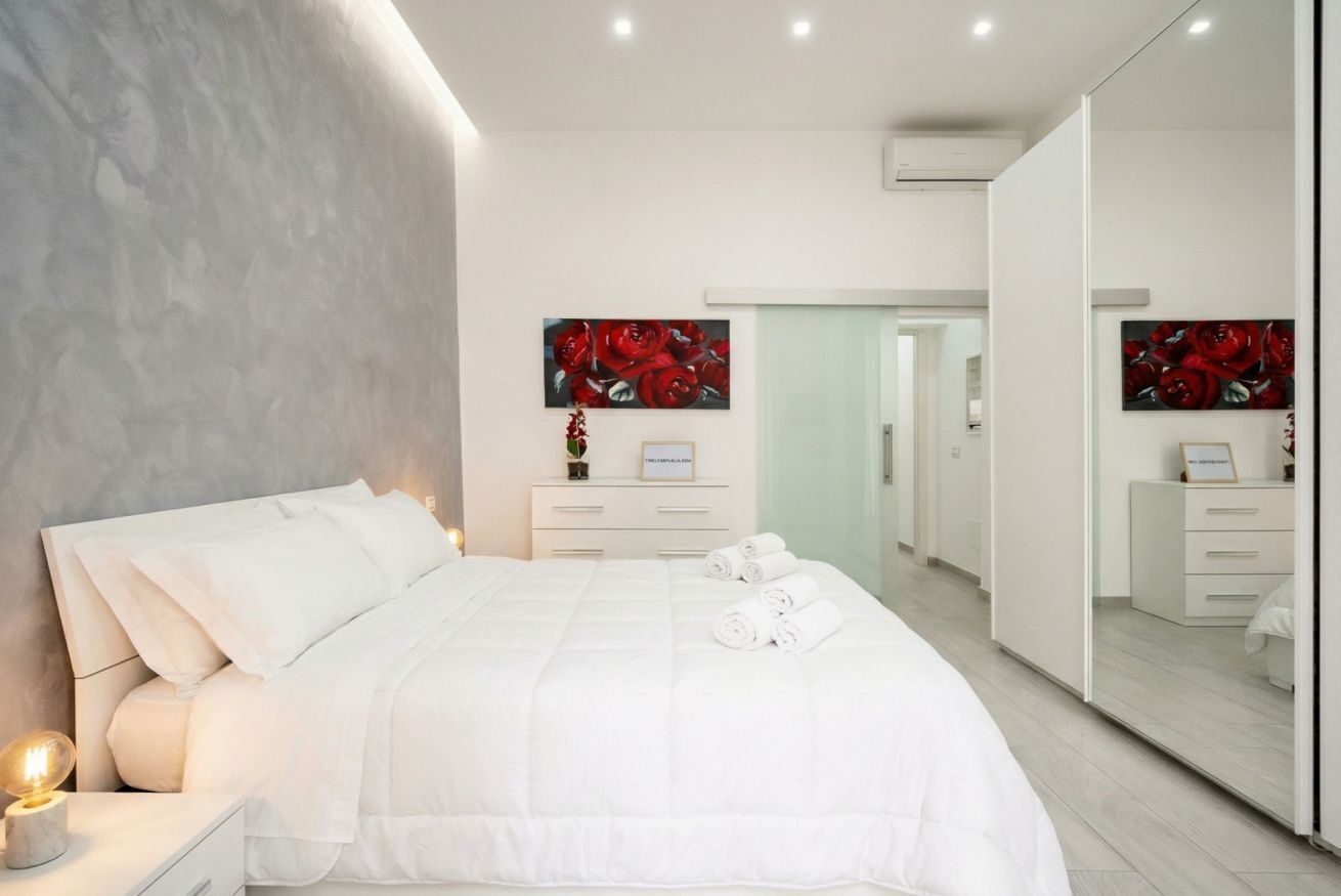 3 bedrooms, desk, WiFi, bed sheets