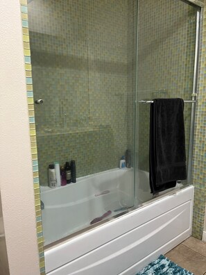 Towels, soap, toilet paper - Cheerful condo, graceful complex, useful location: 2BR, patio, mountain views (Palm Springs)