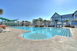 A heated pool - Shared Resort Style Pools, Boardwalk to the Beach, Golf Cart Access (Port Aransas)