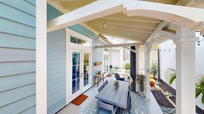 Outdoor dining - Shared Resort Style Pools, Boardwalk to the Beach, Golf Cart Access (Port Aransas)