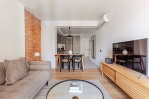 Télévision, chaîne hi-fi