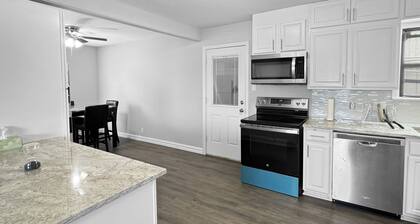 Spacious 6BR Retreat • 15 Mins to Downtown Dallas