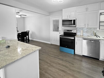 Spacious 6BR Retreat • 15 Mins to Downtown Dallas