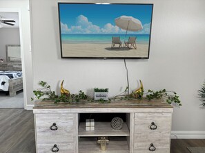 6 Schlafzimmer, Bügeleisen/Bügelbrett, WLAN