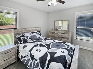 6 bedrooms, iron/ironing board, WiFi