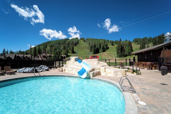 Et oppvarmet basseng